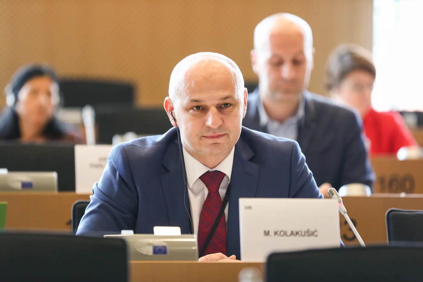 Mislav Kolakušić sjedi na zastupničkom mjestu u Europskom parlamentu