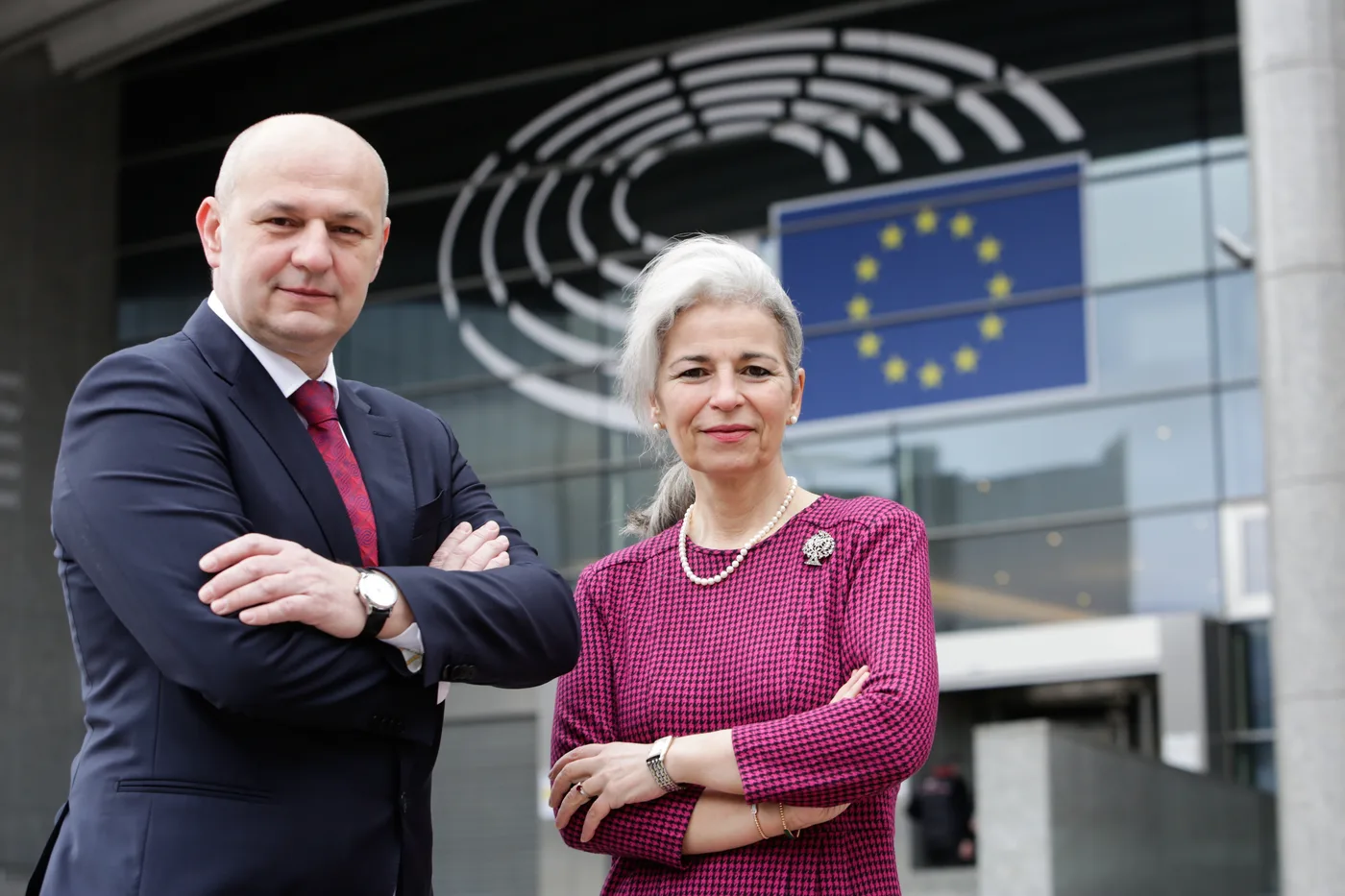 Mislav Kolakušić i Ursula von der Leyen ispred zgrade Europskog parlamenta