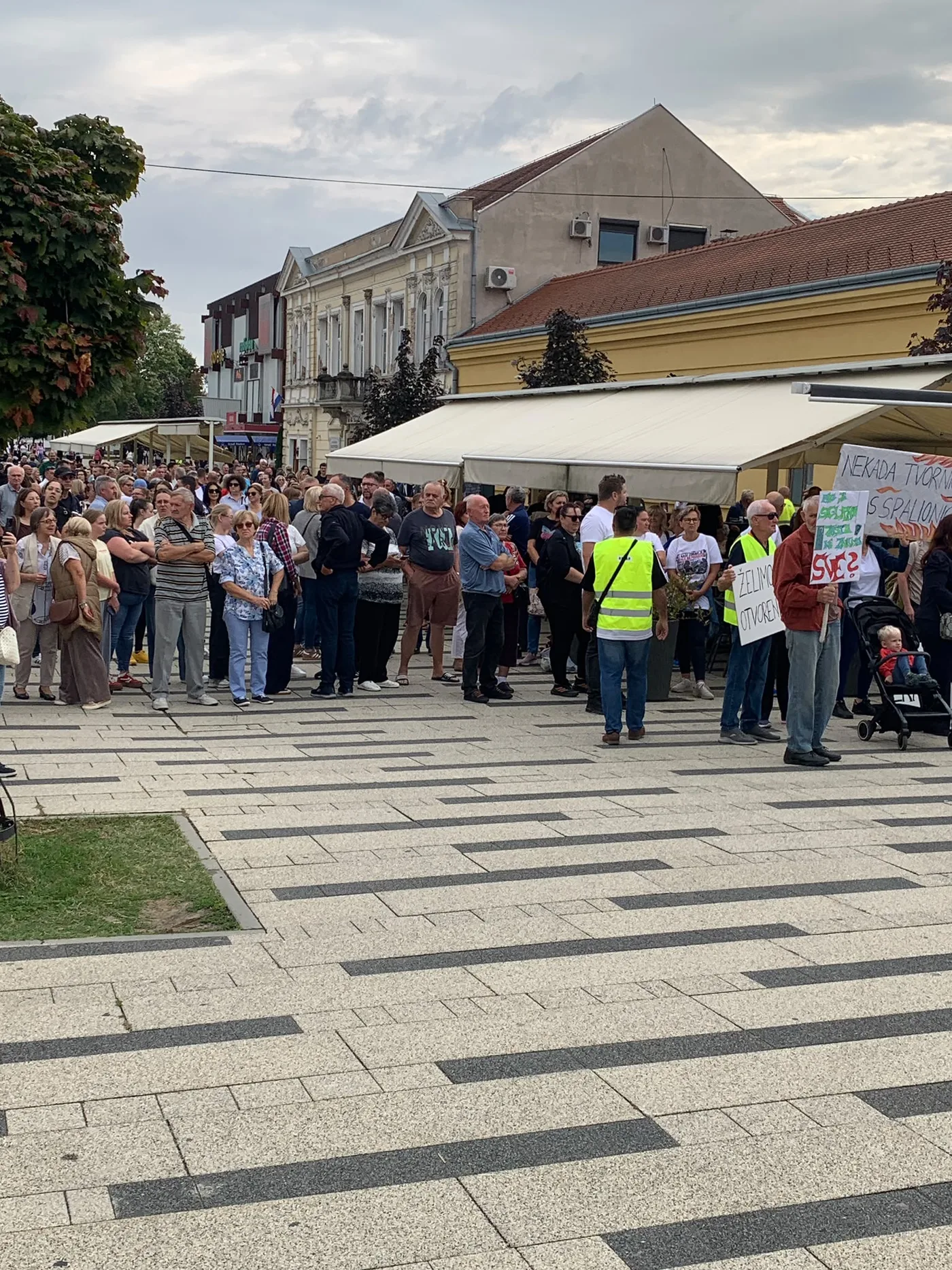 Širi prizor prosvjeda u središtu Našica