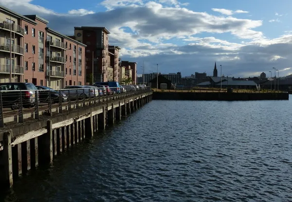 Stambene zgrade uz South Victoria Dock Road u Dundeeju