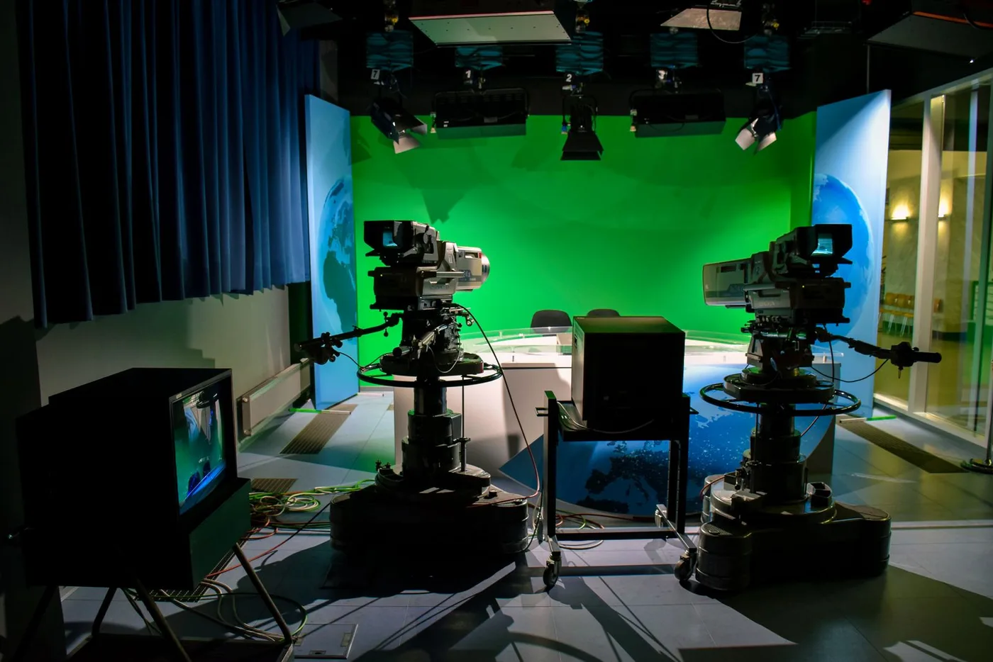 Televizijske kamere i pozornica u studiju