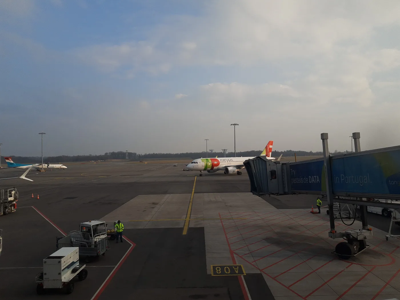 Zrakoplov na stajanci zračne luke Luxembourg-Findel