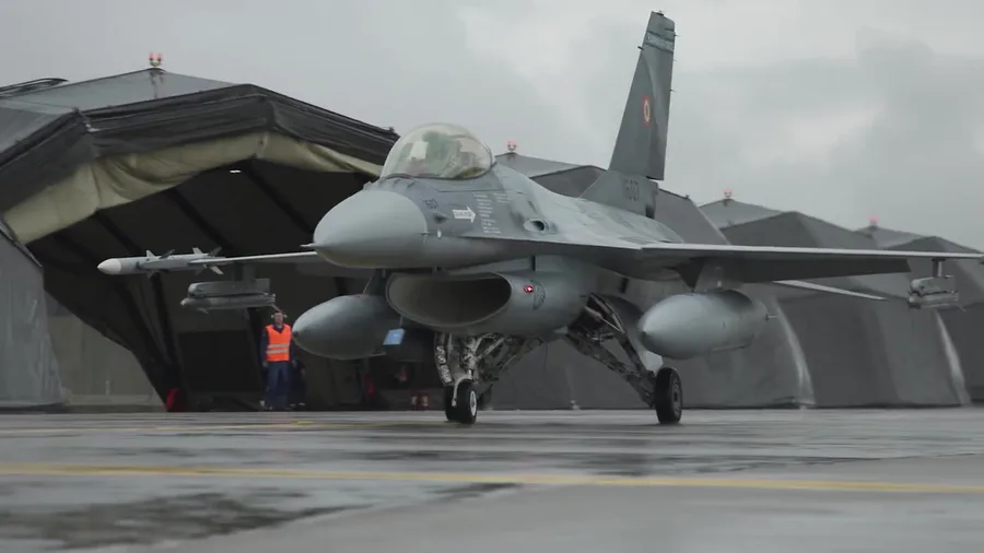 NATO-ov F-16 na uzletno-sletnoj stazi baze Šiauliai u Litvi