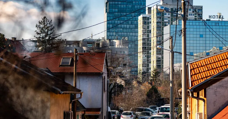 A scenic view of Zagreb showcasing urban buildings and residential houses under a clear sky.