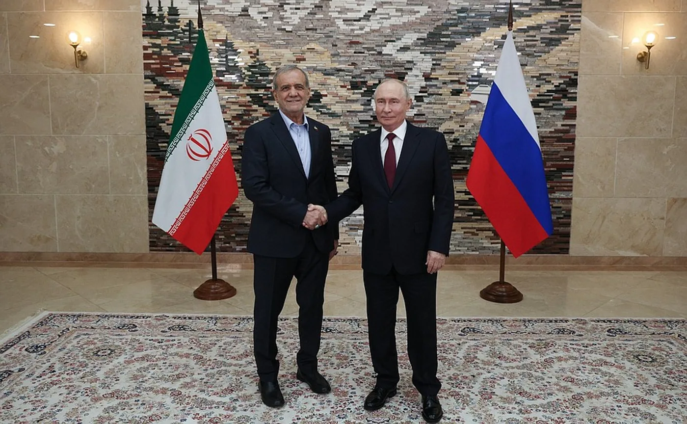 Vladimir Putin tijekom službenog događaja: Meeting with President of Iran Masoud Pezeshkian