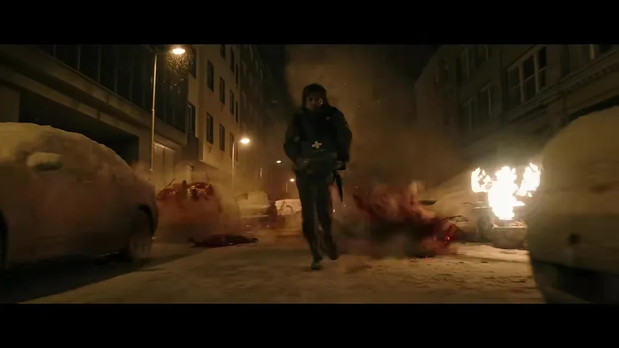 Bryan bježi ulicom tijekom kaosa u filmu Resident Evil