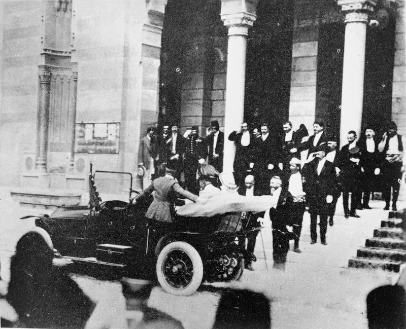 Franz Ferdinand i Sofija napuštaju sarajevsku Vijećnicu 28. lipnja 1914.